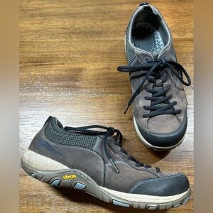 Dansko Paisley Waterproof Women’s Size 10 EU 40 Grey Vibram Walking Shoe